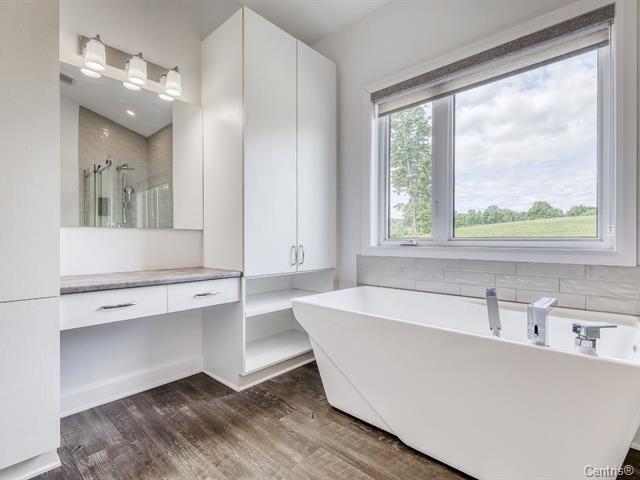 









270


Ch. H.-Zurenski

, B,
Val-des-Monts,




QC
J8N5J2

