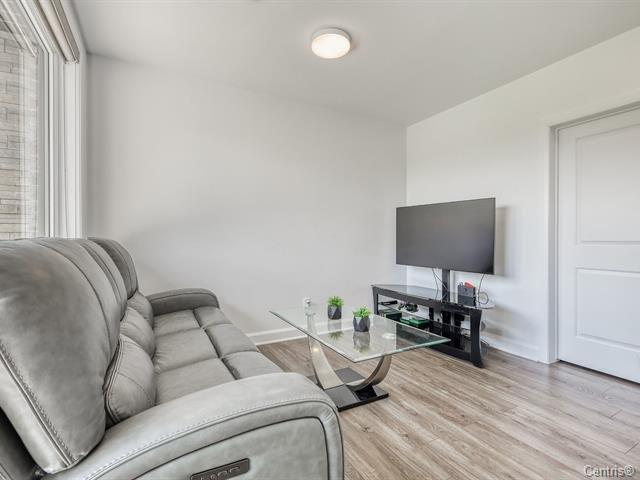 









270


Ch. H.-Zurenski

, B,
Val-des-Monts,




QC
J8N5J2

