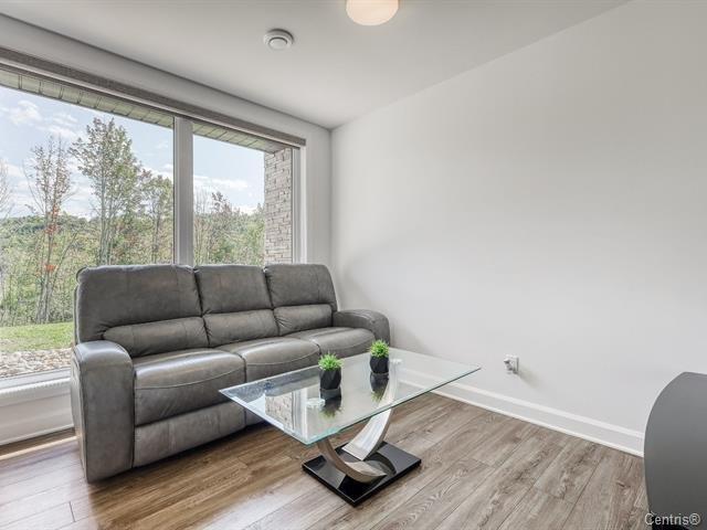 









270


Ch. H.-Zurenski

, B,
Val-des-Monts,




QC
J8N5J2

