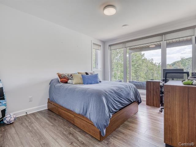 









270


Ch. H.-Zurenski

, B,
Val-des-Monts,




QC
J8N5J2

