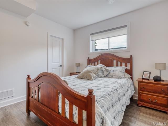 









270


Ch. H.-Zurenski

, B,
Val-des-Monts,




QC
J8N5J2

