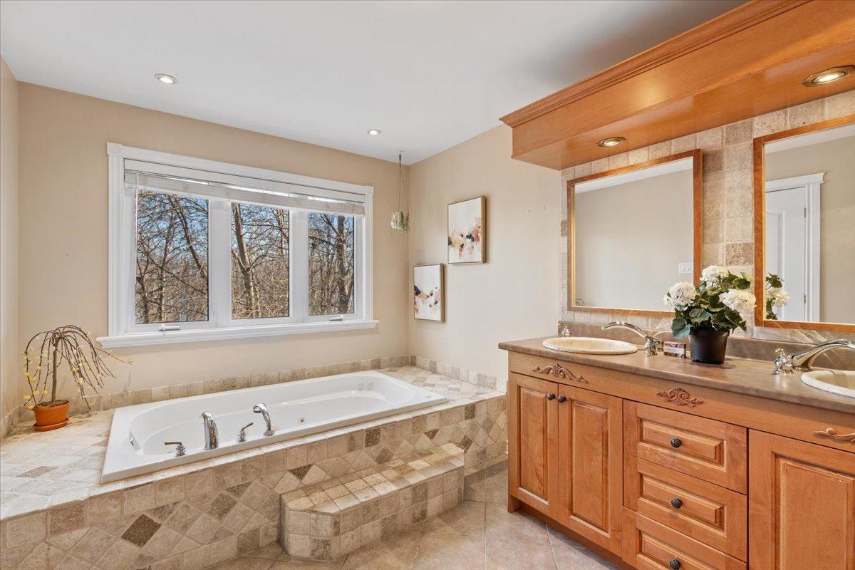









111


Rue Champêtre

,
Gatineau (Aylmer),




QC
J9H6W4

