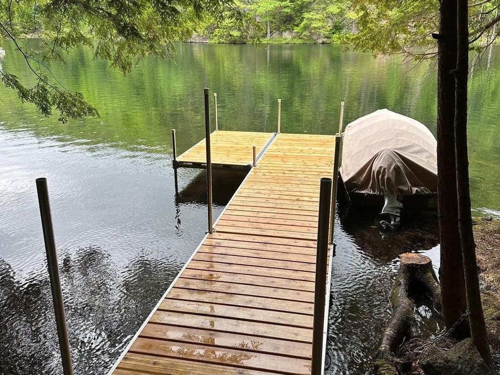 









34


Ch. des Becs-Scie

,
Val-des-Monts,







QC
J8N6L9

