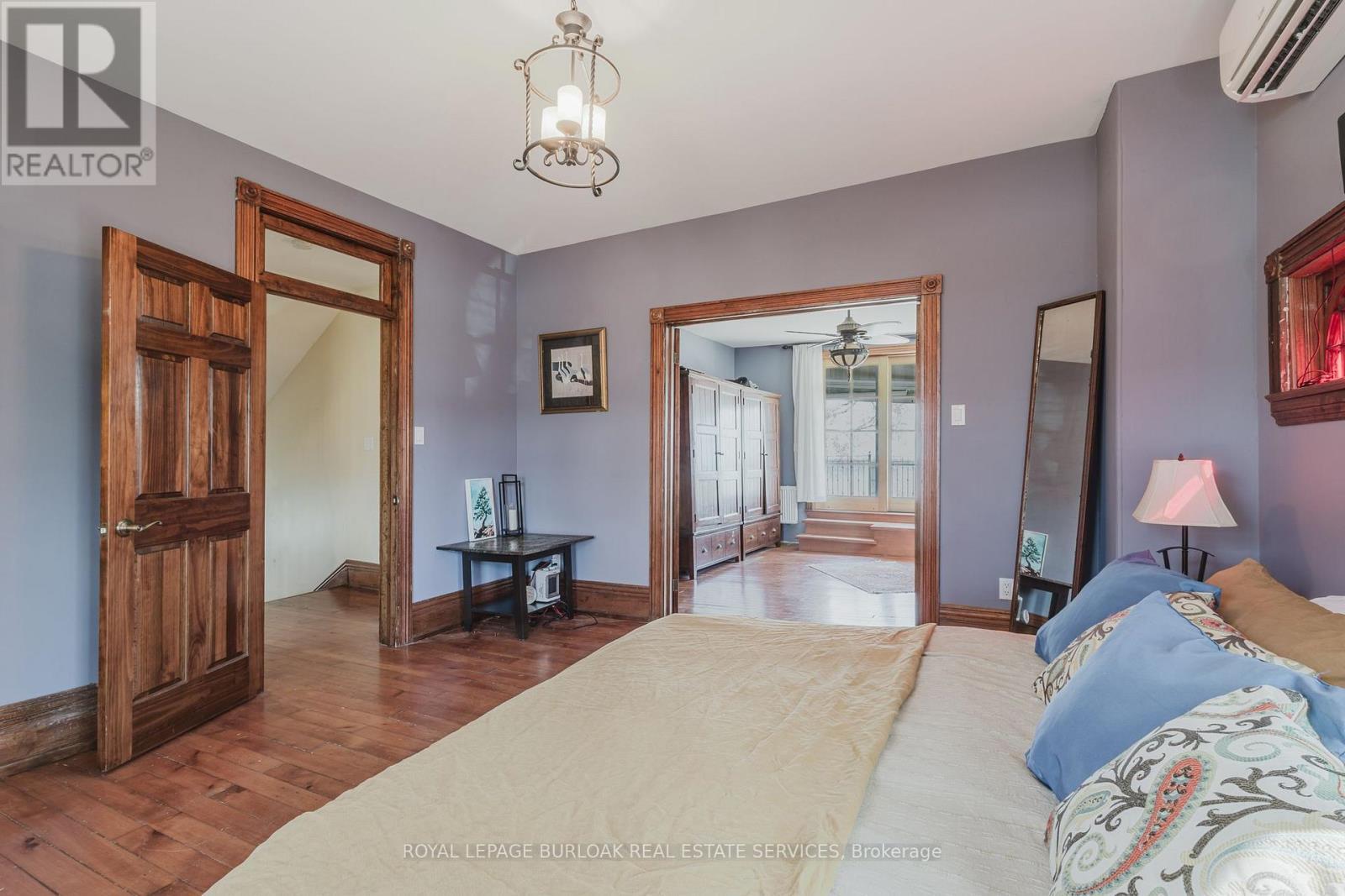 












957 BEACH BOULEVARD

,
Hamilton,




Ontario
L8H6Z7

