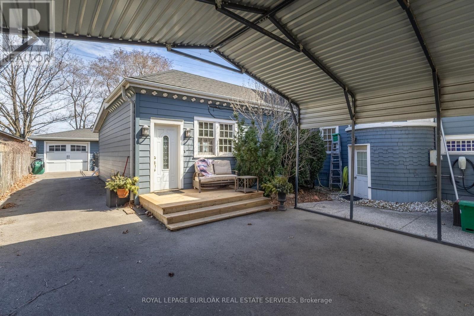 












957 BEACH BOULEVARD

,
Hamilton,




Ontario
L8H6Z7

