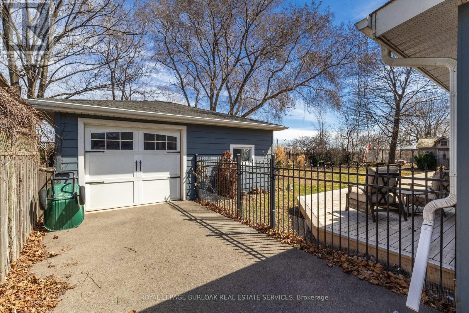 












957 BEACH BOULEVARD

,
Hamilton,




Ontario
L8H6Z7

