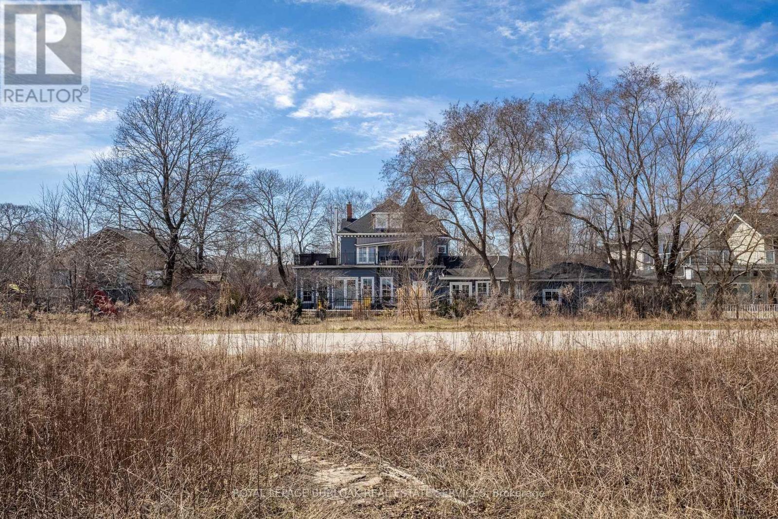 












957 BEACH BOULEVARD

,
Hamilton,




Ontario
L8H6Z7

