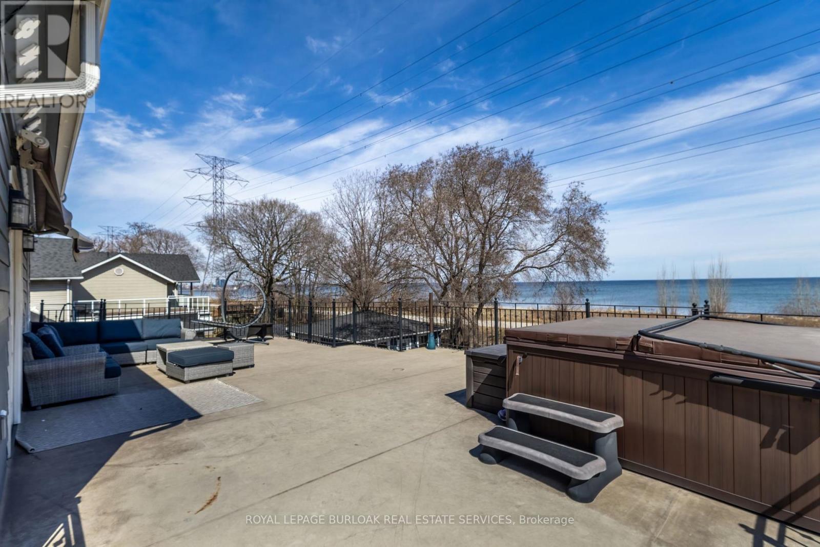 












957 BEACH BOULEVARD

,
Hamilton,




Ontario
L8H6Z7

