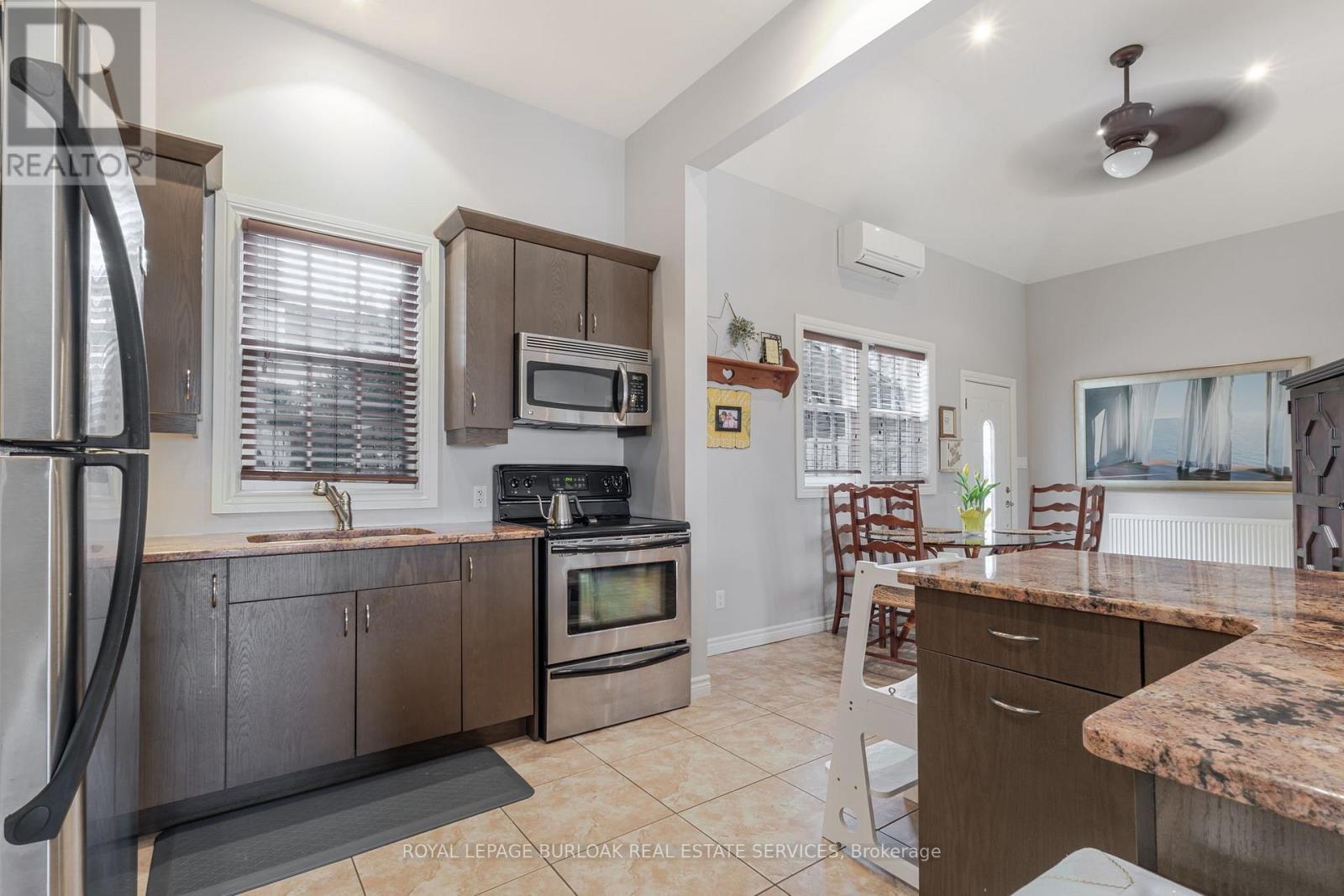












957 BEACH BOULEVARD

,
Hamilton,




Ontario
L8H6Z7

