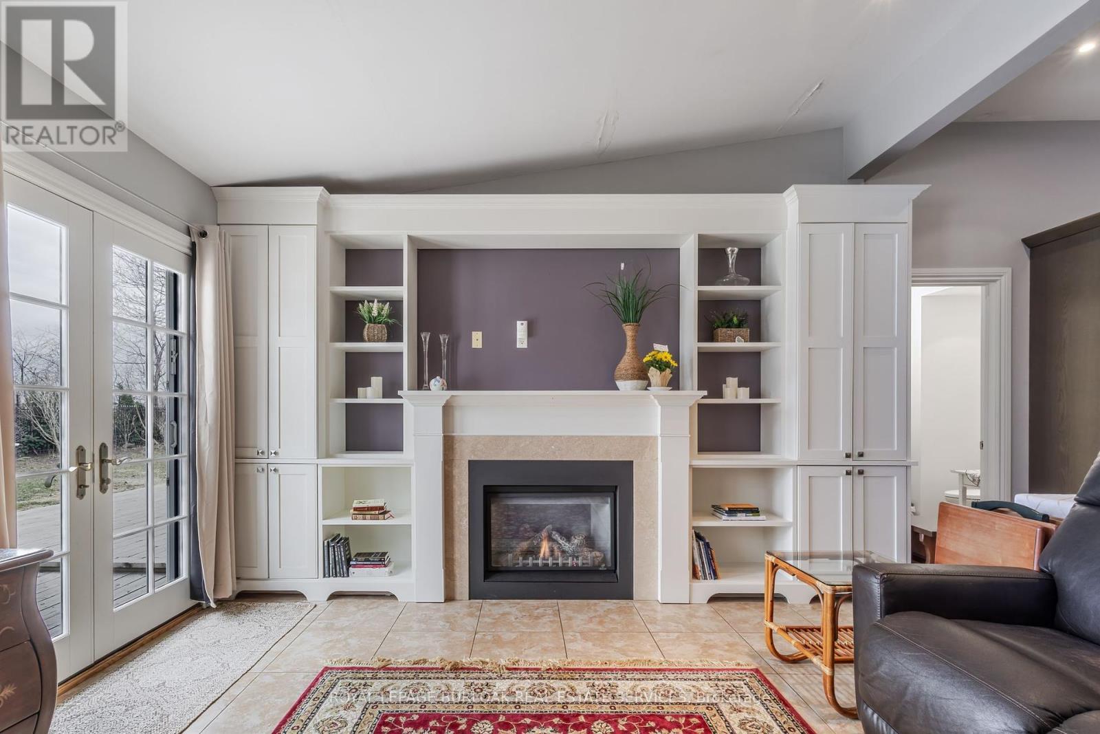 












957 BEACH BOULEVARD

,
Hamilton,




Ontario
L8H6Z7

