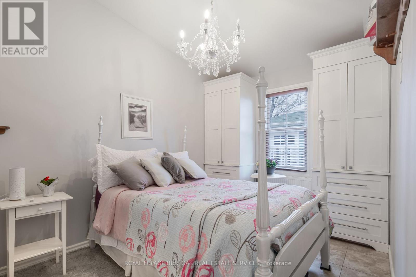 












957 BEACH BOULEVARD

,
Hamilton,




Ontario
L8H6Z7

