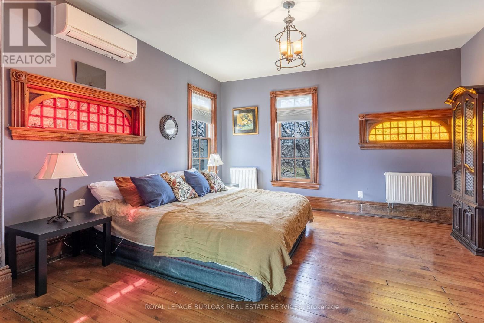 












957 BEACH BOULEVARD

,
Hamilton,




Ontario
L8H6Z7

