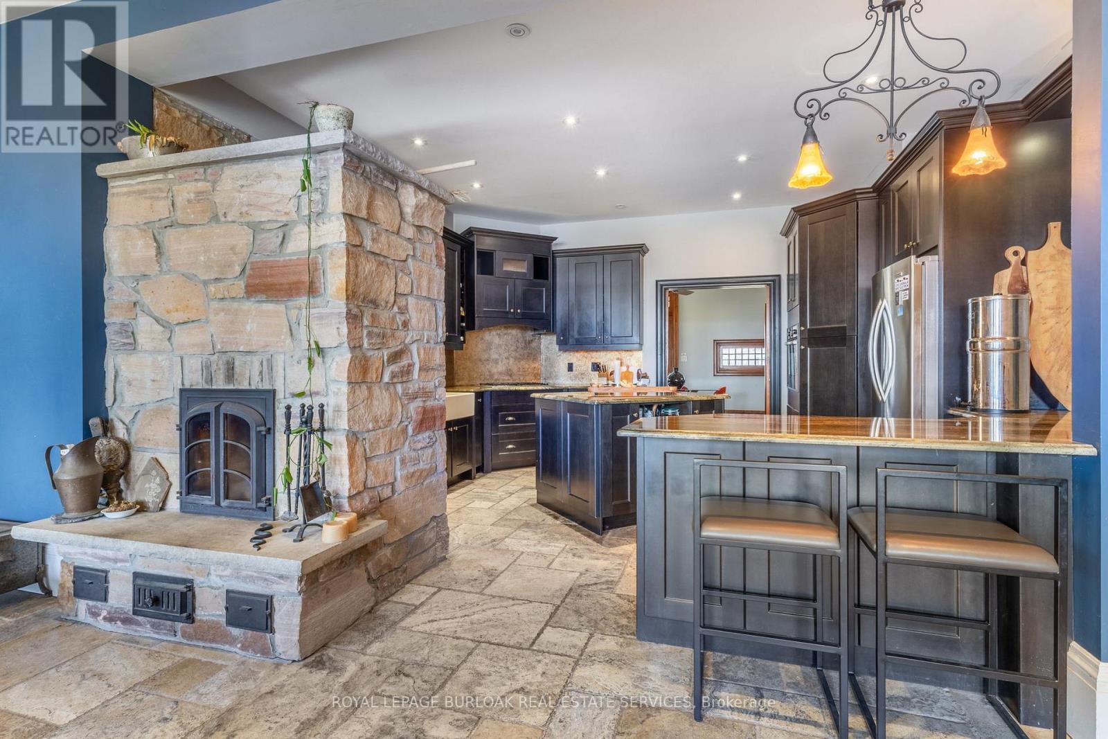 












957 BEACH BOULEVARD

,
Hamilton,




Ontario
L8H6Z7

