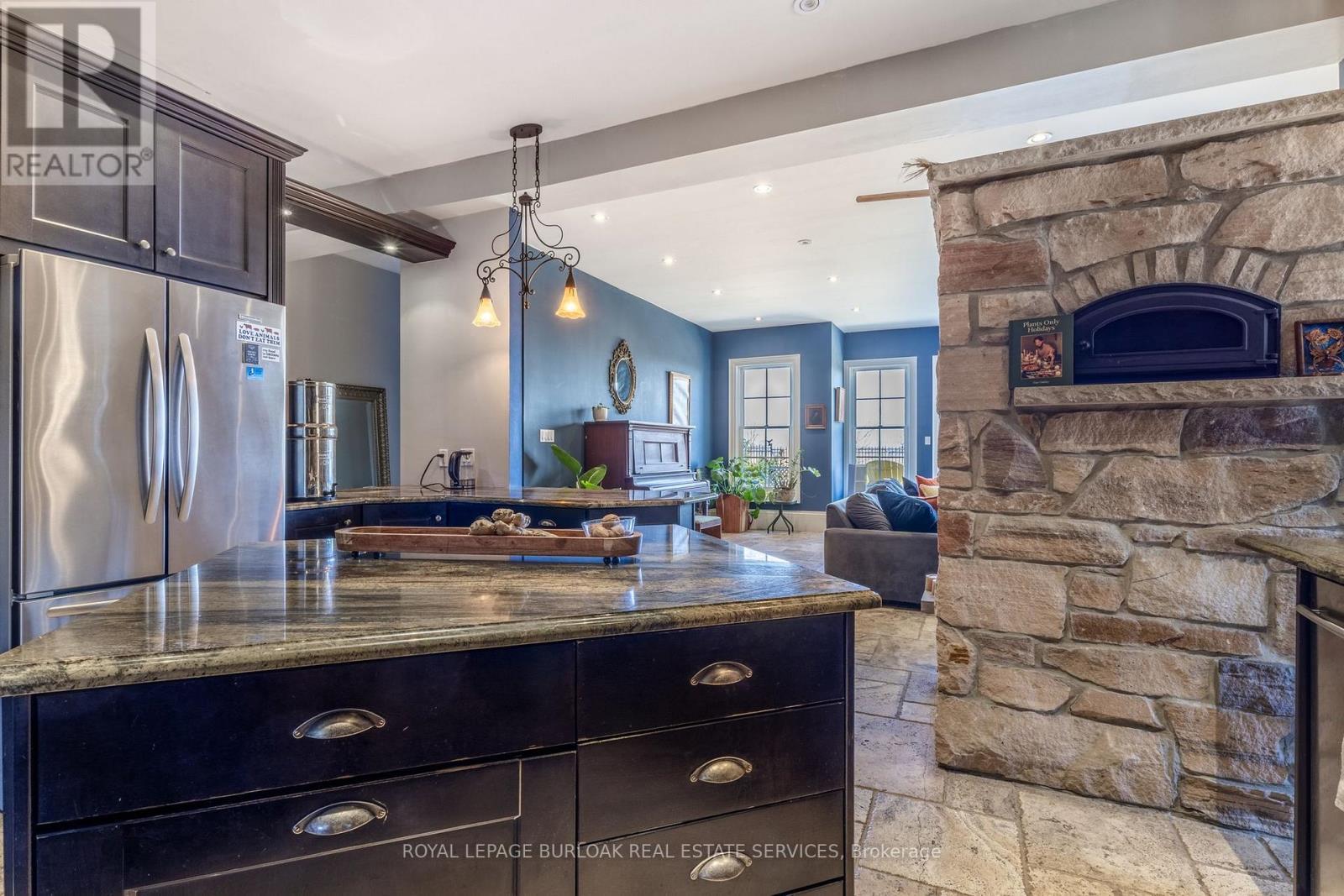 












957 BEACH BOULEVARD

,
Hamilton,




Ontario
L8H6Z7

