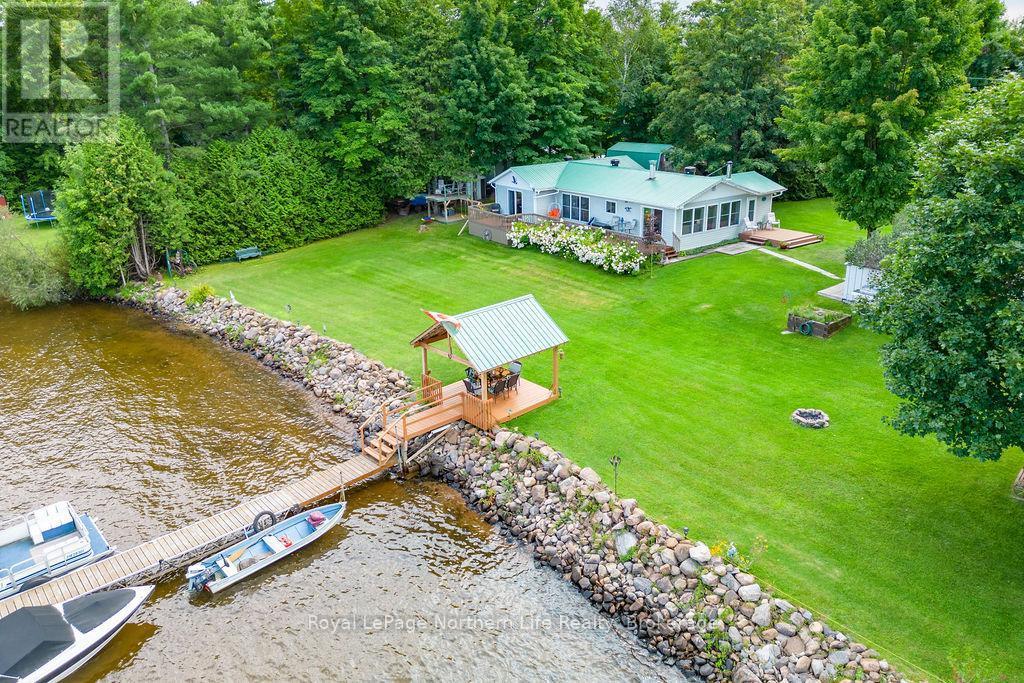 












347 BLACK POINT ROAD

,
North Algona Wilberforce,




Ontario
K0J1X0

