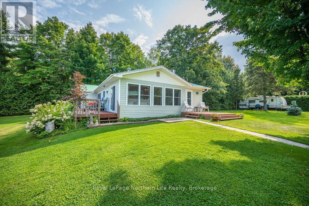 












347 BLACK POINT ROAD

,
North Algona Wilberforce,




Ontario
K0J1X0

