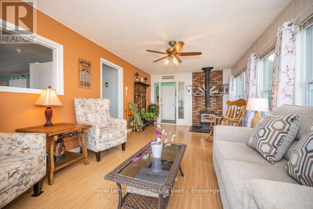 












347 BLACK POINT ROAD

,
North Algona Wilberforce,




Ontario
K0J1X0

