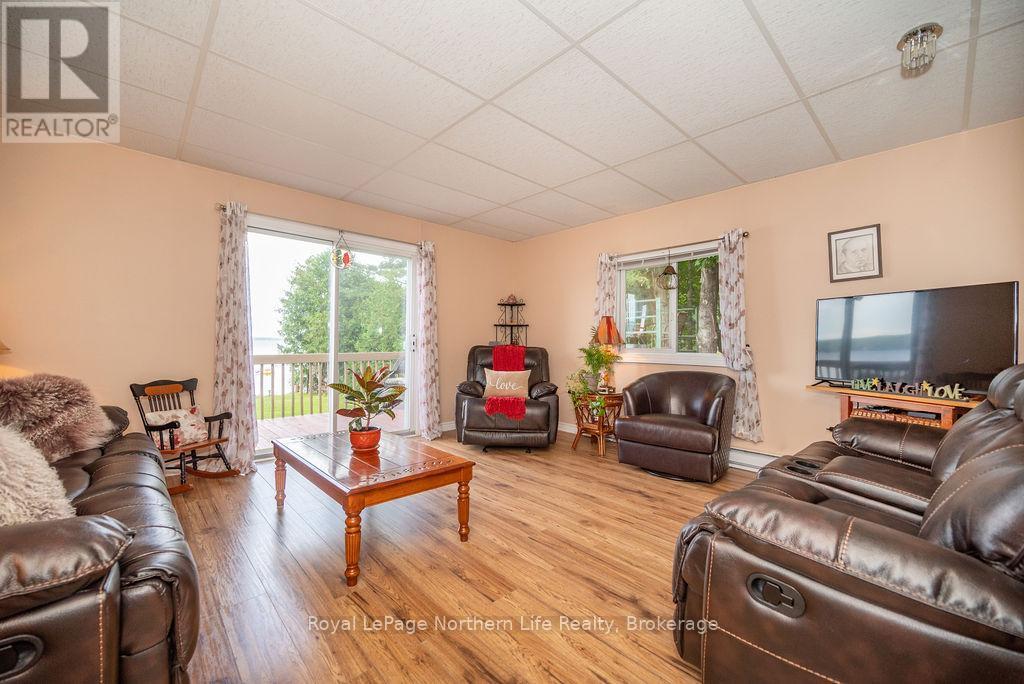 












347 BLACK POINT ROAD

,
North Algona Wilberforce,




Ontario
K0J1X0

