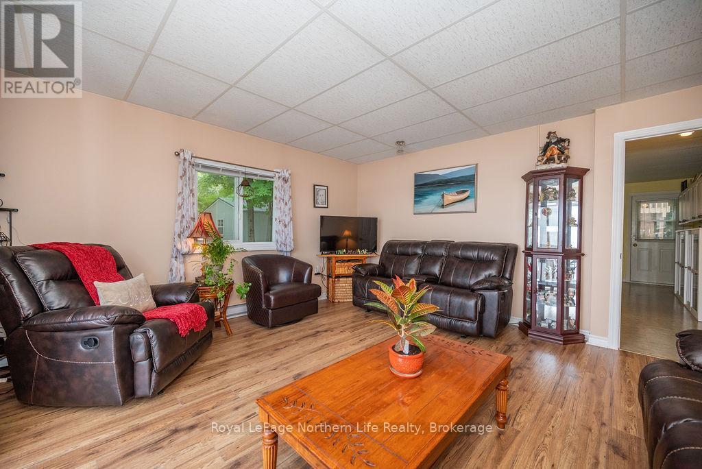 












347 BLACK POINT ROAD

,
North Algona Wilberforce,




Ontario
K0J1X0

