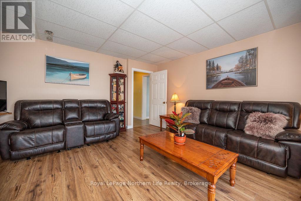 












347 BLACK POINT ROAD

,
North Algona Wilberforce,




Ontario
K0J1X0

