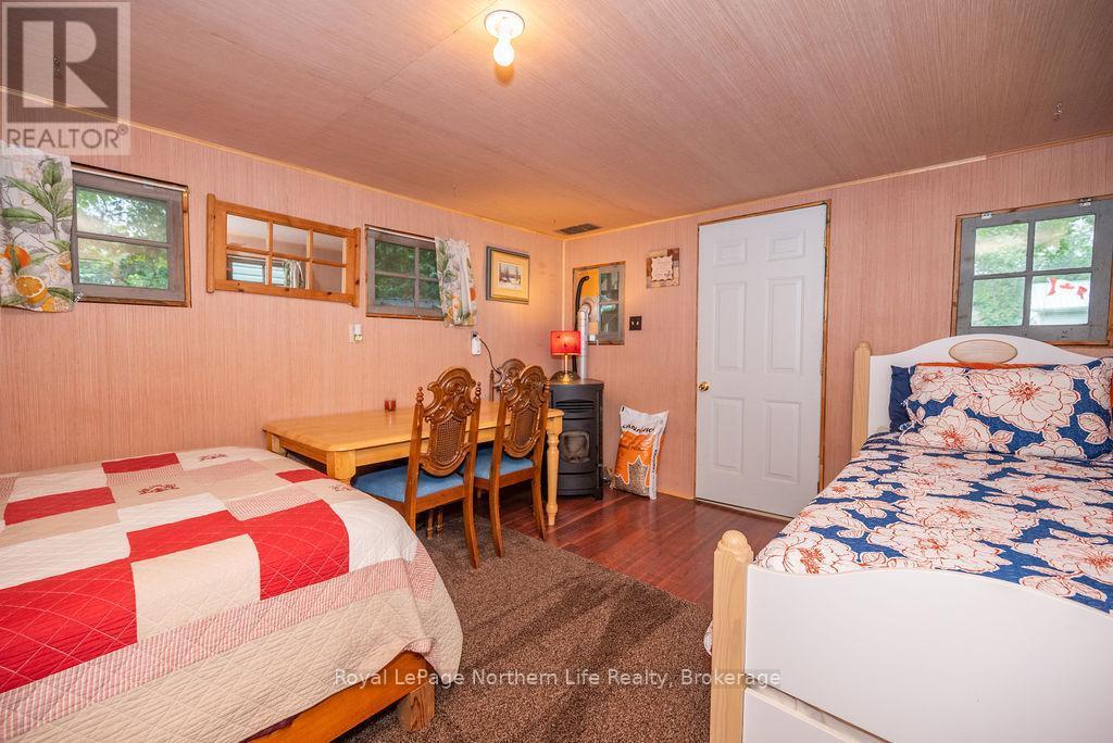 












347 BLACK POINT ROAD

,
North Algona Wilberforce,




Ontario
K0J1X0

