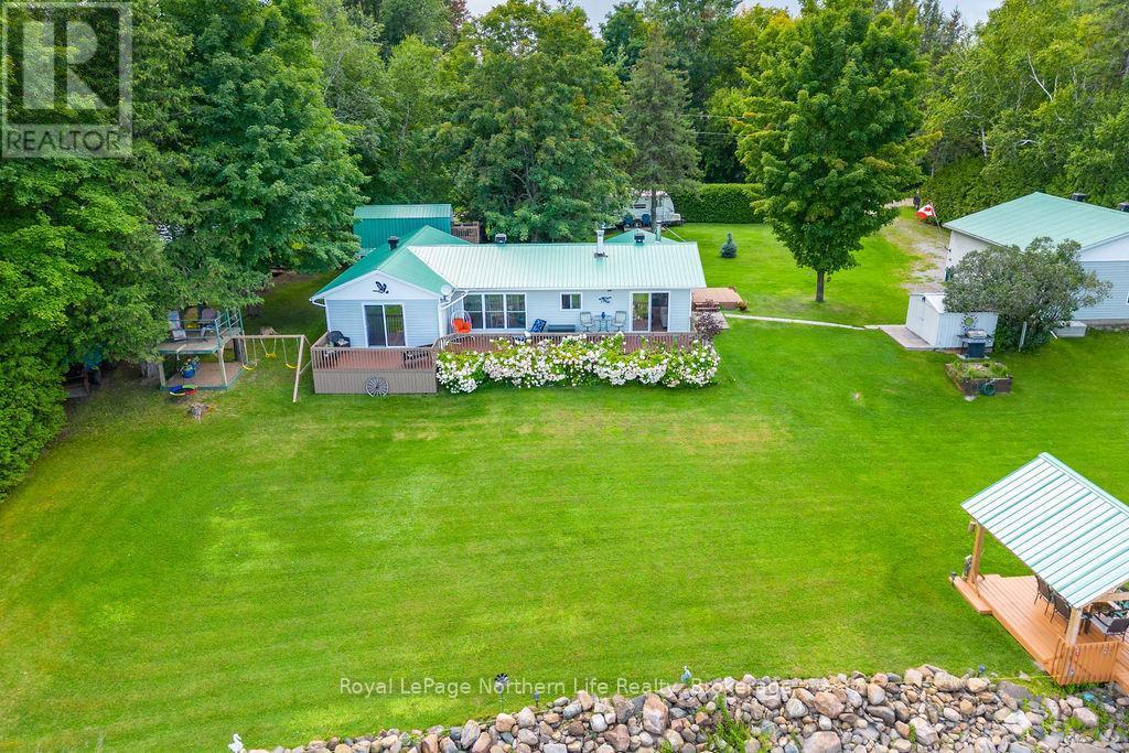 












347 BLACK POINT ROAD

,
North Algona Wilberforce,




Ontario
K0J1X0

