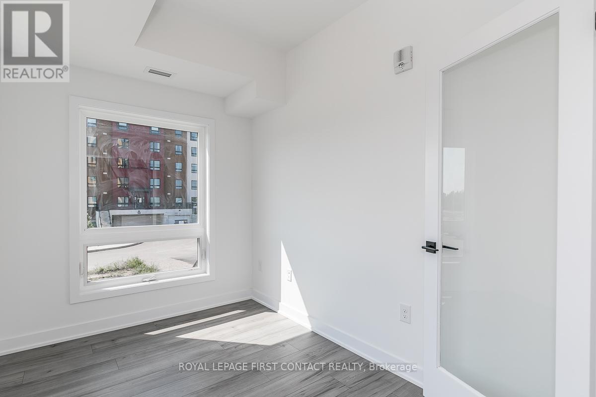 












101 - 8 CULINARY LANE

,
Barrie,




Ontario
L9J0J9

