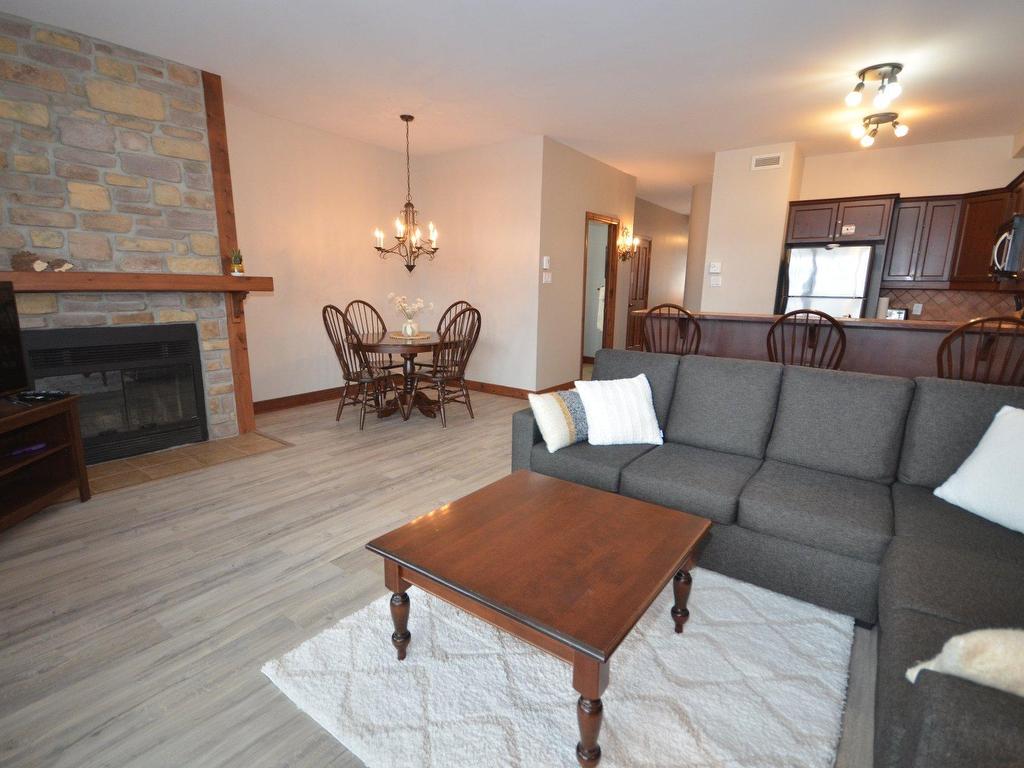 









305


Rue du Mont-Plaisant

, 7,
Mont-Tremblant,




QC
J8E1L2


