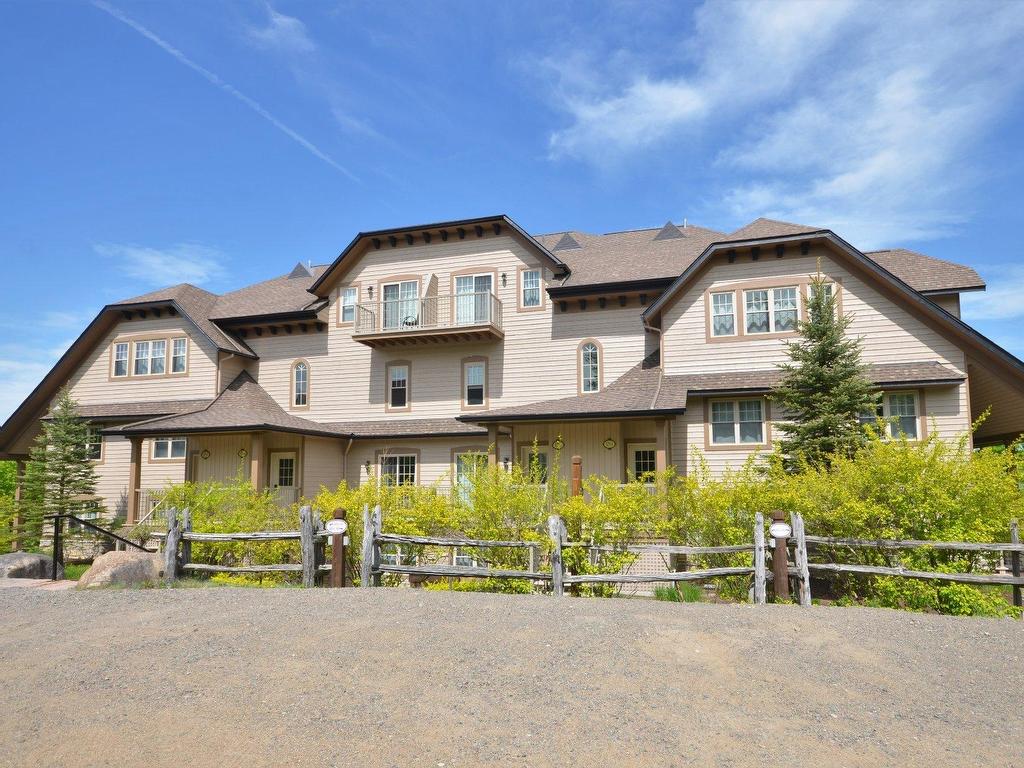 









305


Rue du Mont-Plaisant

, 7,
Mont-Tremblant,




QC
J8E1L2

