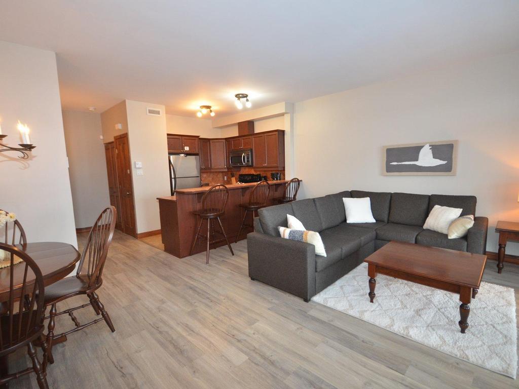 









305


Rue du Mont-Plaisant

, 7,
Mont-Tremblant,




QC
J8E1L2

