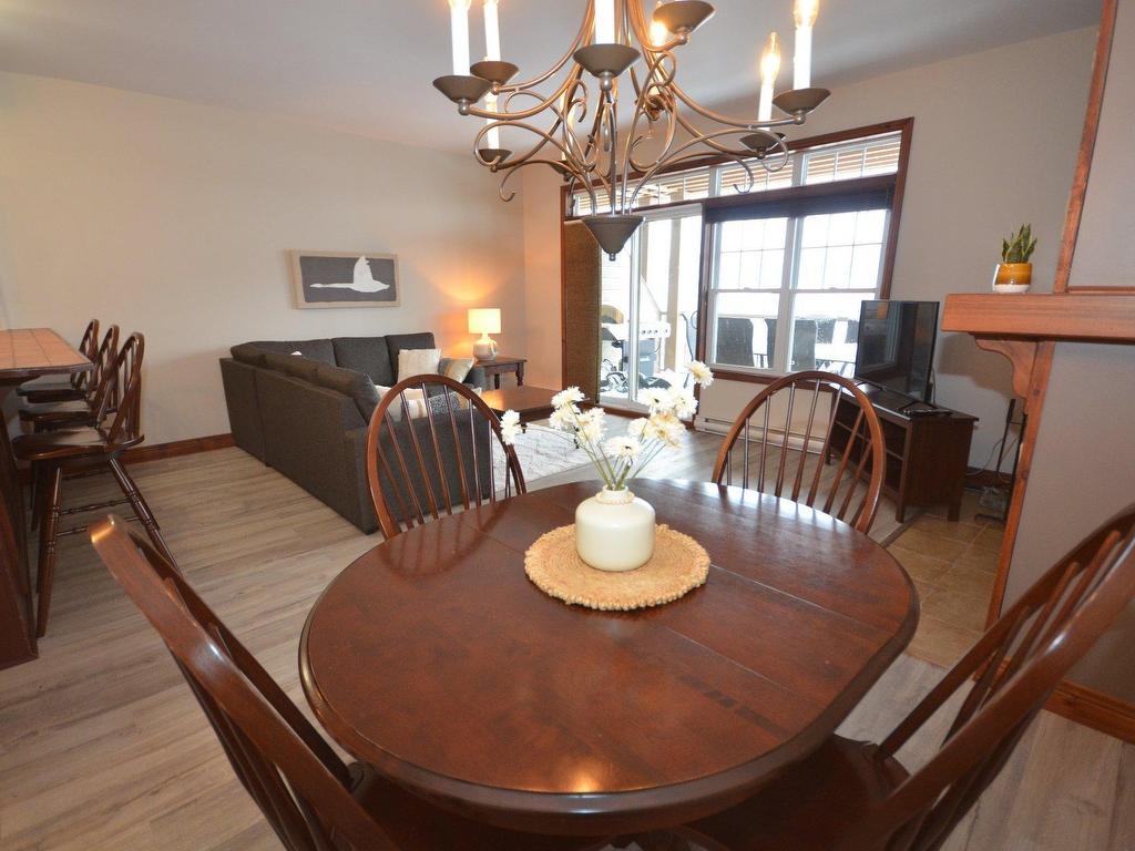 









305


Rue du Mont-Plaisant

, 7,
Mont-Tremblant,




QC
J8E1L2


