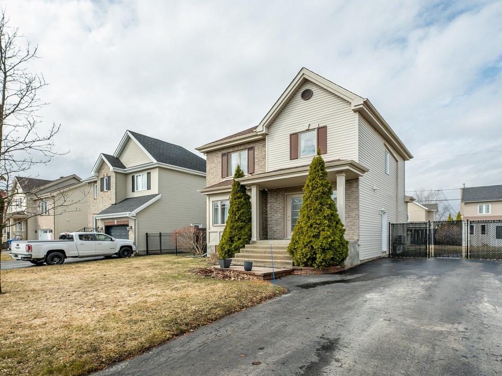 









75


Rue Benoit

,
Saint-Constant,




QC
J5A0B2

