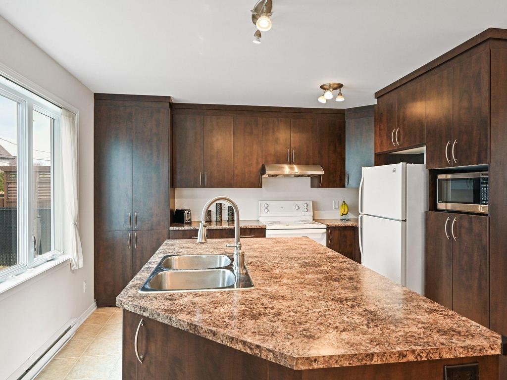 









75


Rue Benoit

,
Saint-Constant,




QC
J5A0B2

