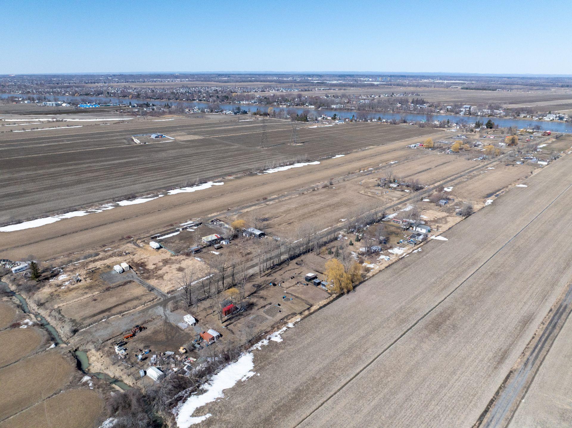 









9790


Boul. des Mille-Îles

,
Laval (Saint-François),







QC
H7A4C6

