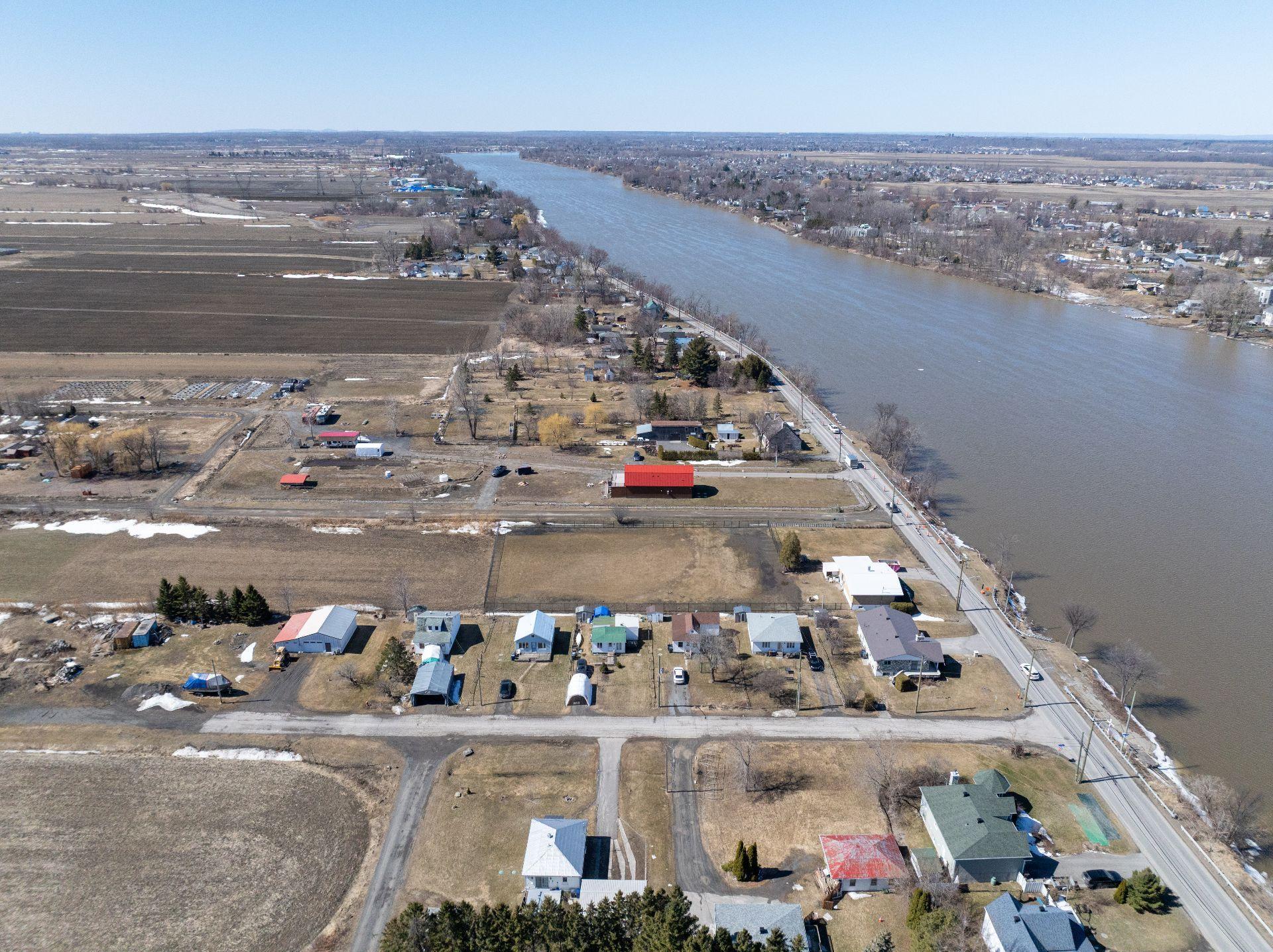 









9790


Boul. des Mille-Îles

,
Laval (Saint-François),







QC
H7A4C6

