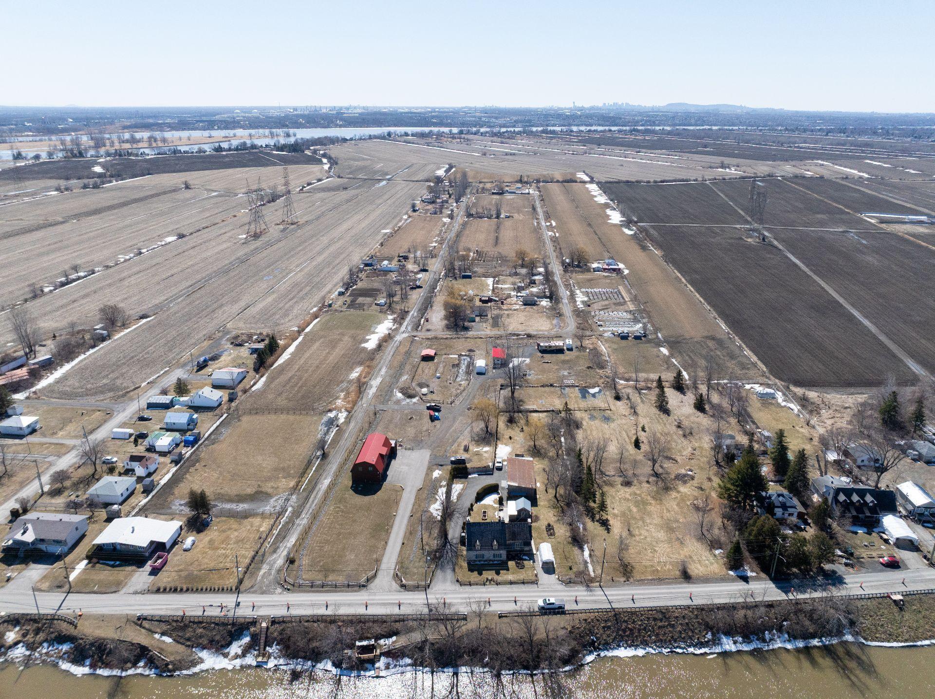 









9790


Boul. des Mille-Îles

,
Laval (Saint-François),







QC
H7A4C6

