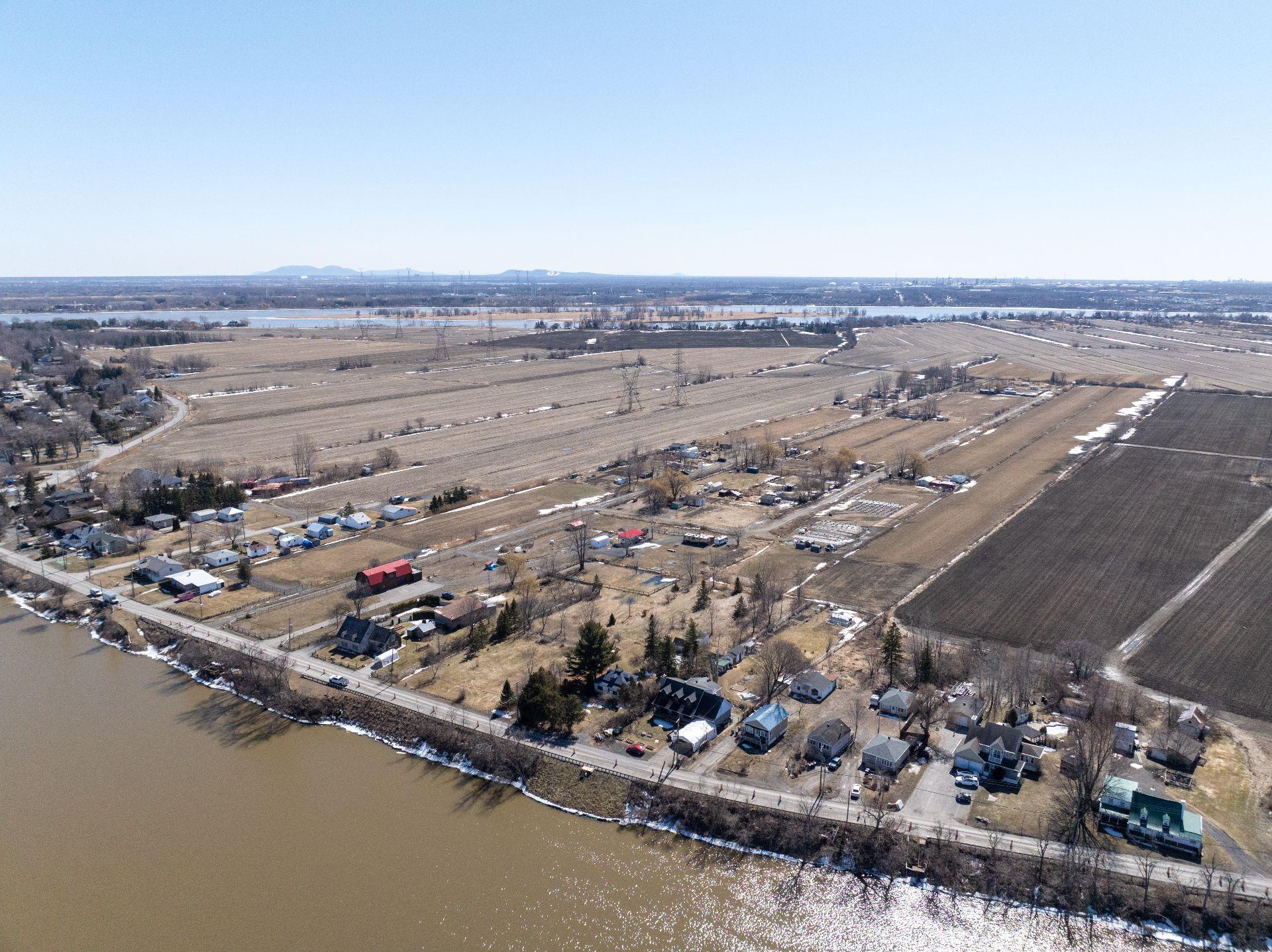 









9790


Boul. des Mille-Îles

,
Laval (Saint-François),







QC
H7A4C6

