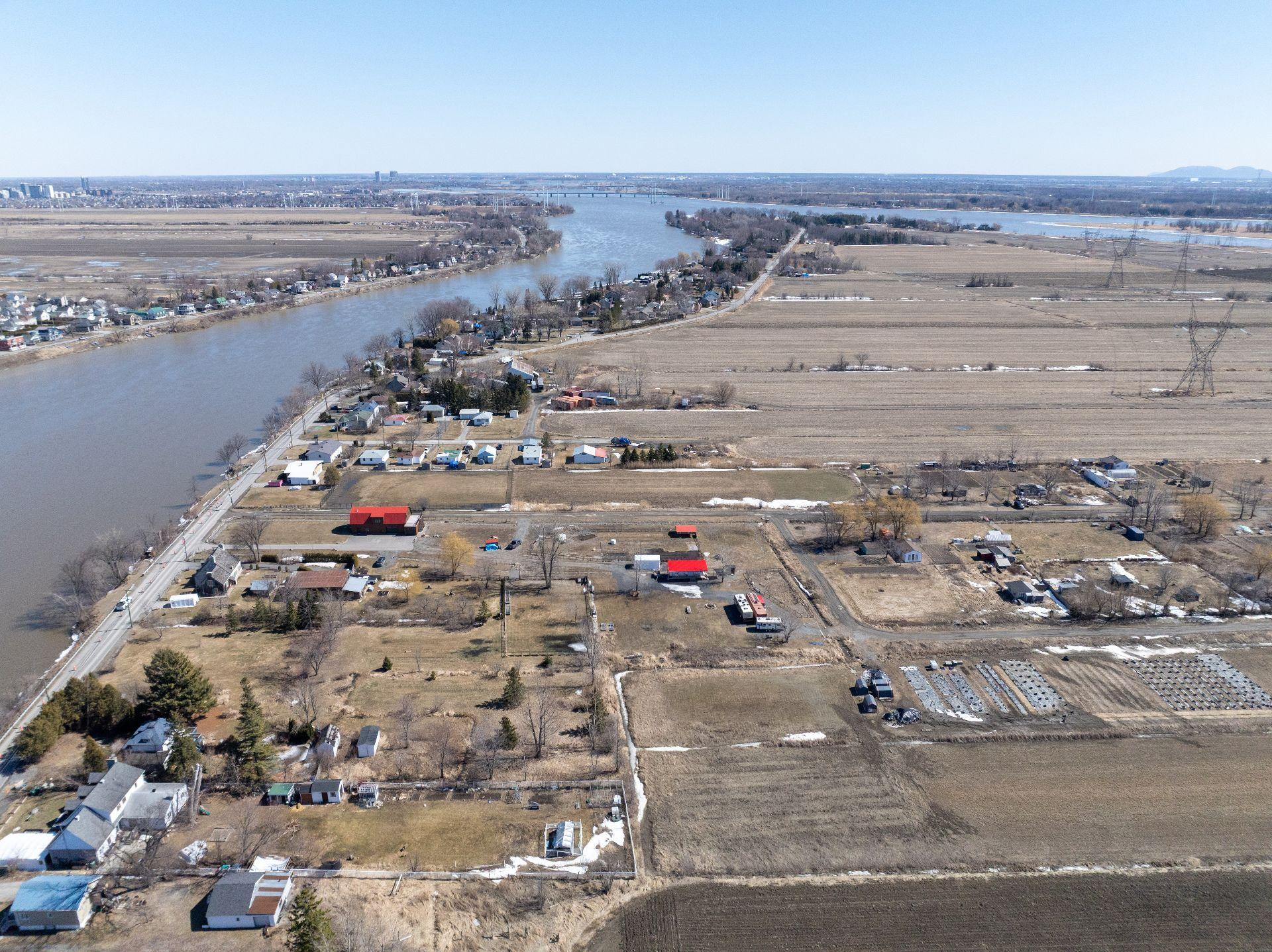 









9790


Boul. des Mille-Îles

,
Laval (Saint-François),







QC
H7A4C6

