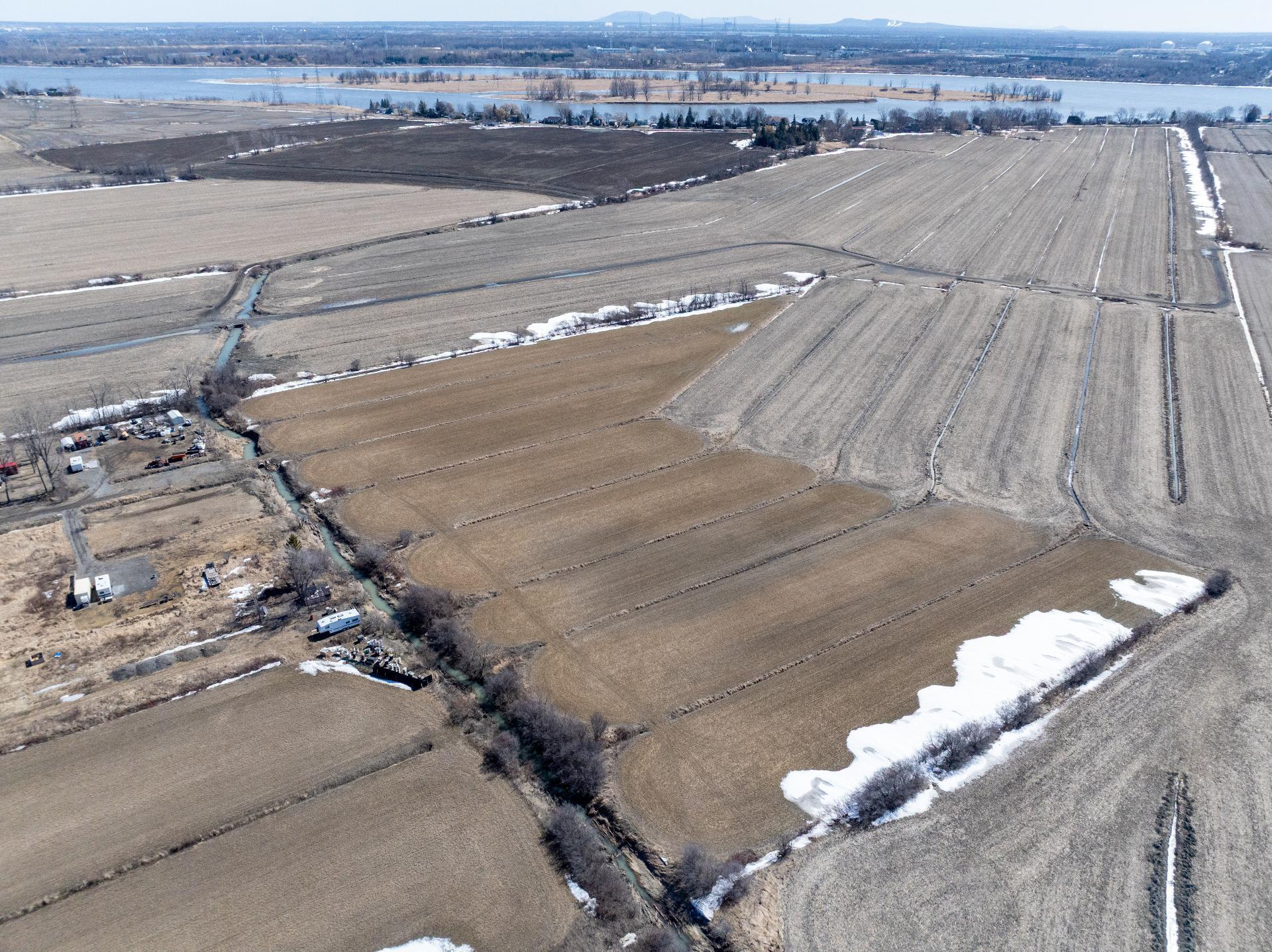 









9790


Boul. des Mille-Îles

,
Laval (Saint-François),







QC
H7A4C6

