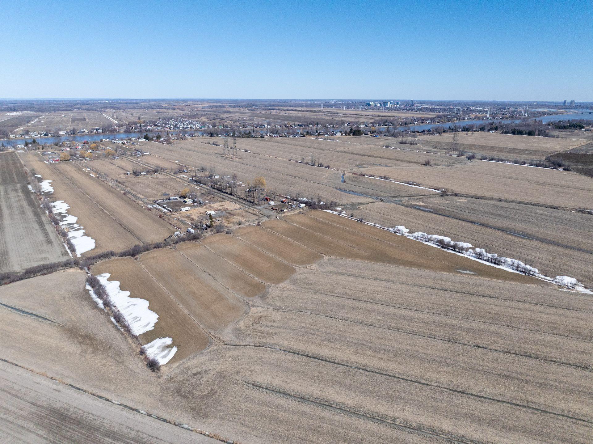 









9790


Boul. des Mille-Îles

,
Laval (Saint-François),







QC
H7A4C6

