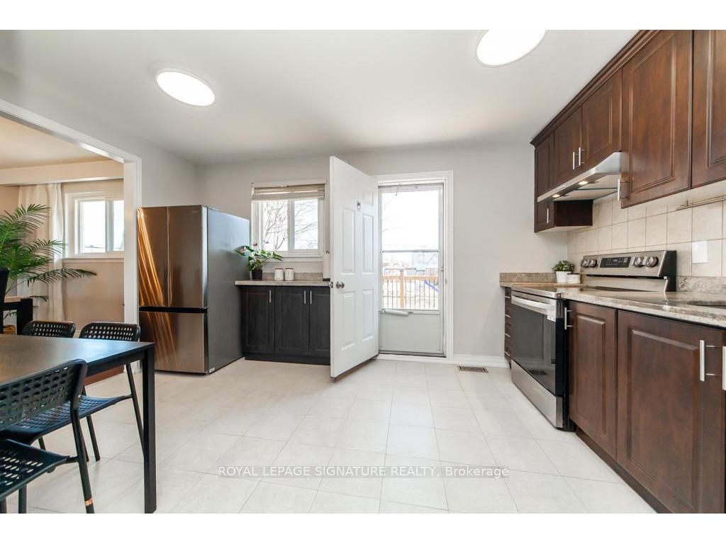 









3223


Ibbetson

Crescent,
Mississauga,




ON
L5C 1Z1

