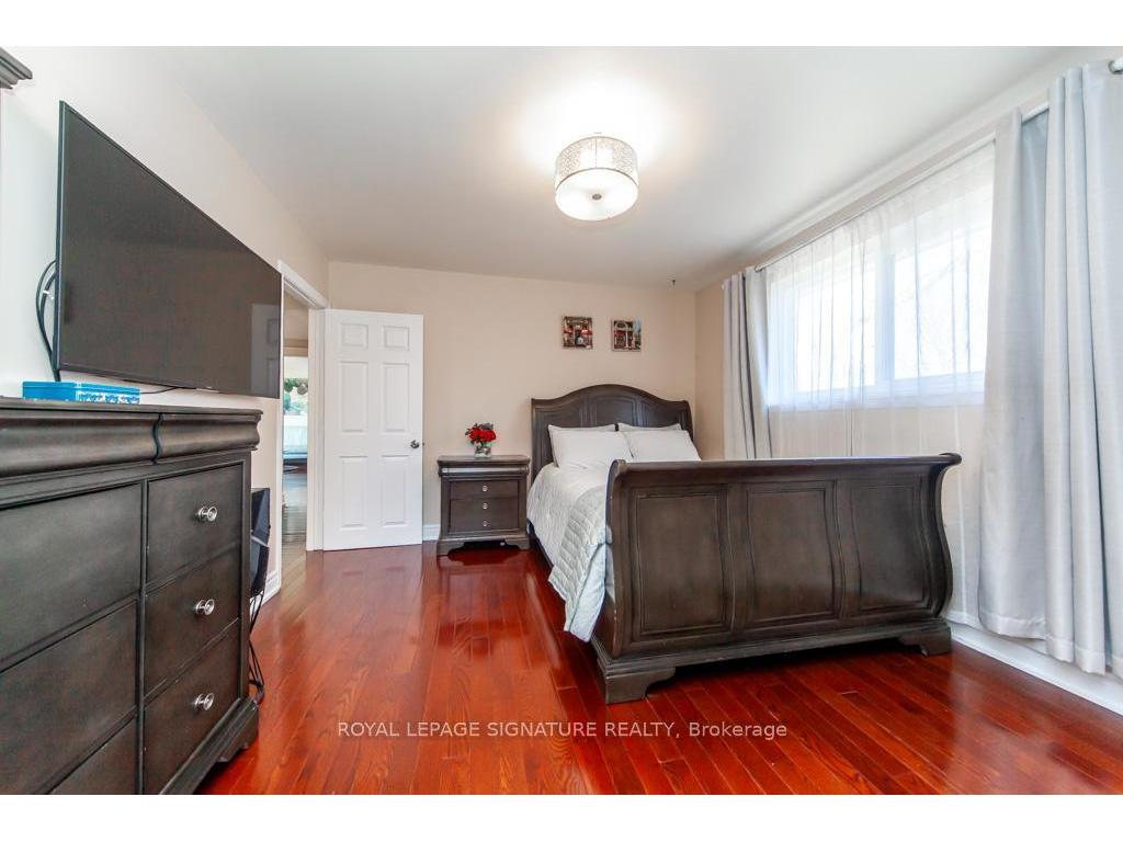 









3223


Ibbetson

Crescent,
Mississauga,




ON
L5C 1Z1

