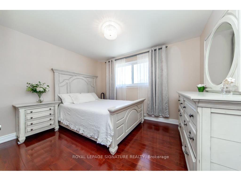 









3223


Ibbetson

Crescent,
Mississauga,




ON
L5C 1Z1

