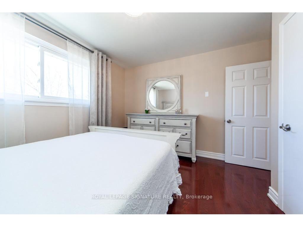 









3223


Ibbetson

Crescent,
Mississauga,




ON
L5C 1Z1

