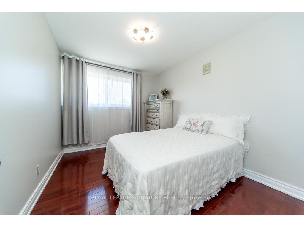 









3223


Ibbetson

Crescent,
Mississauga,




ON
L5C 1Z1

