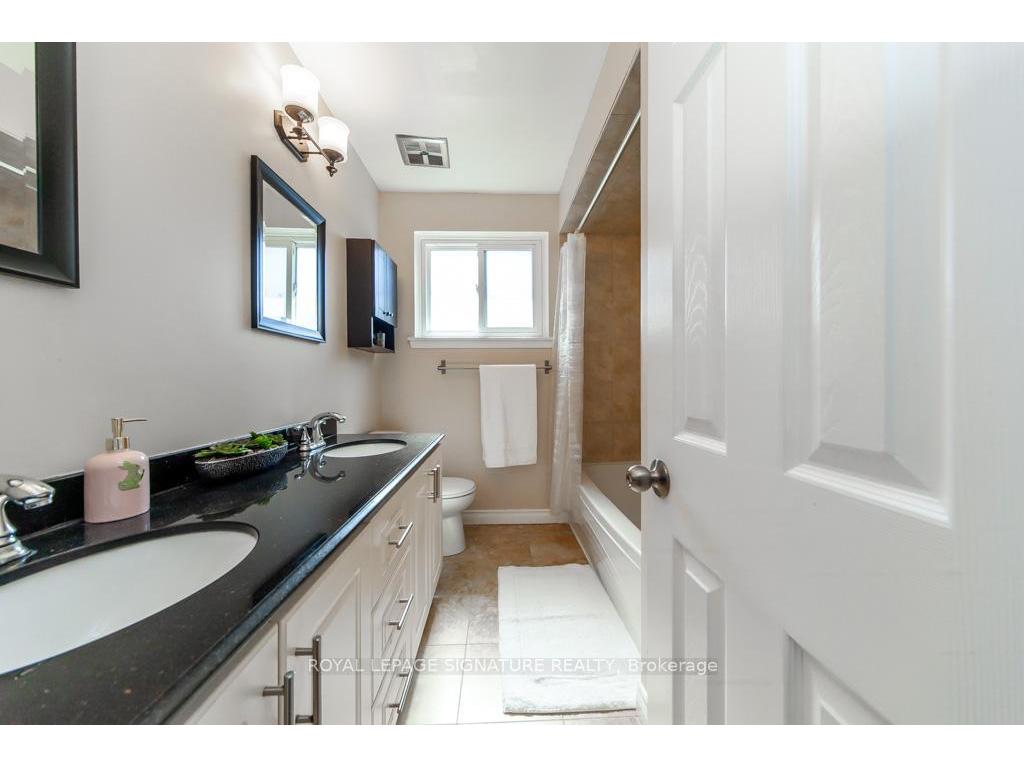 









3223


Ibbetson

Crescent,
Mississauga,




ON
L5C 1Z1

