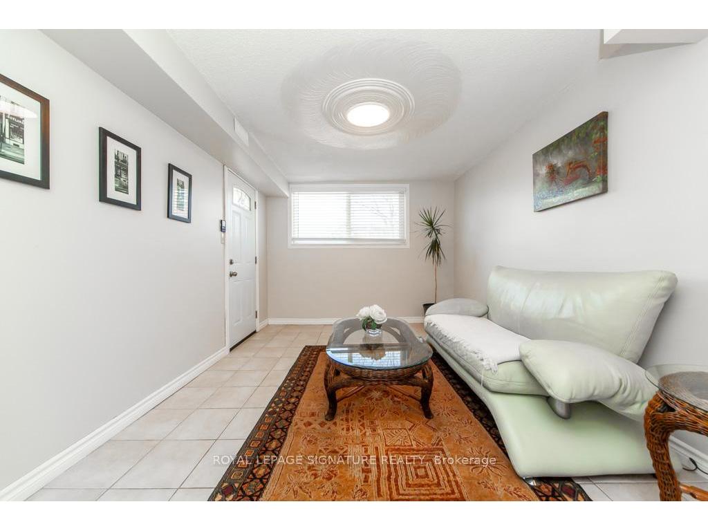 









3223


Ibbetson

Crescent,
Mississauga,




ON
L5C 1Z1

