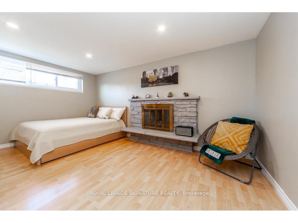 









3223


Ibbetson

Crescent,
Mississauga,




ON
L5C 1Z1

