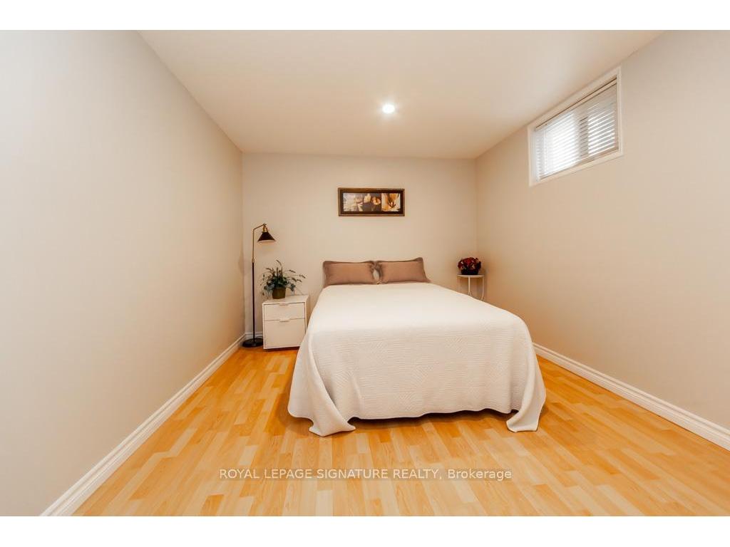 









3223


Ibbetson

Crescent,
Mississauga,




ON
L5C 1Z1

