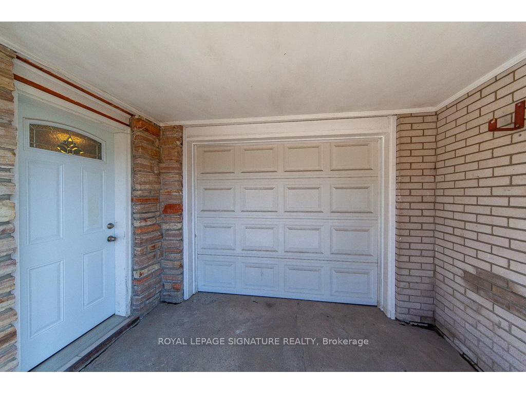 









3223


Ibbetson

Crescent,
Mississauga,




ON
L5C 1Z1

